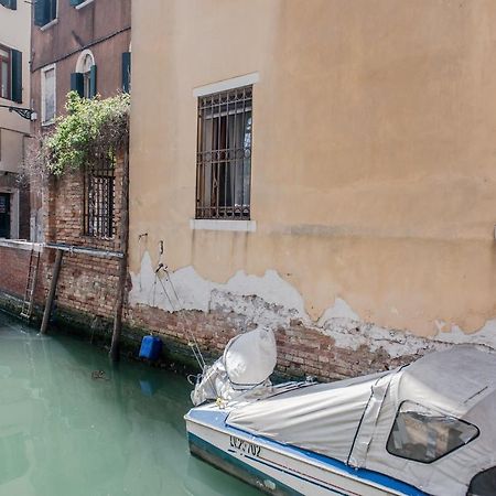 Gondola Rosa, Incantevole Vista Sul Canale Venedig Exterior foto
