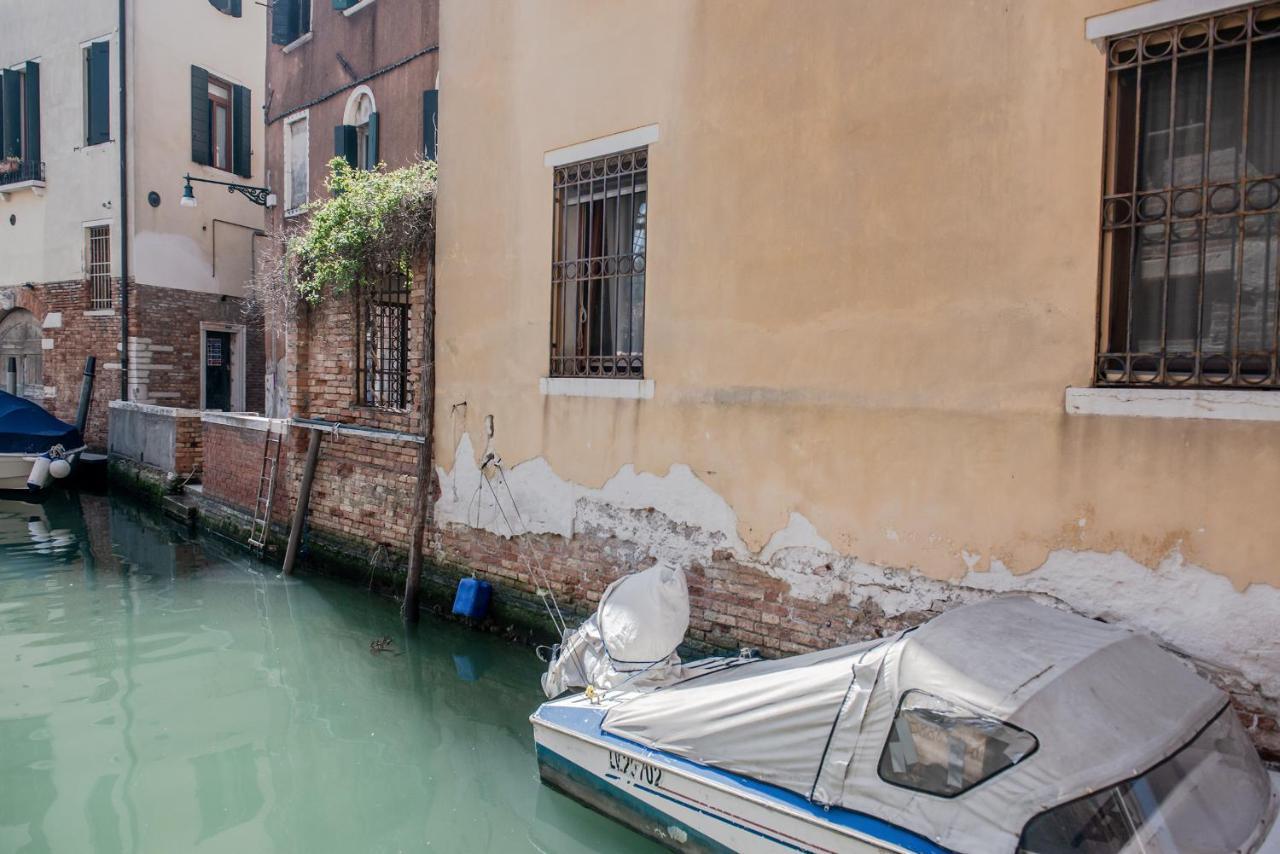 Gondola Rosa, Incantevole Vista Sul Canale Venedig Exterior foto