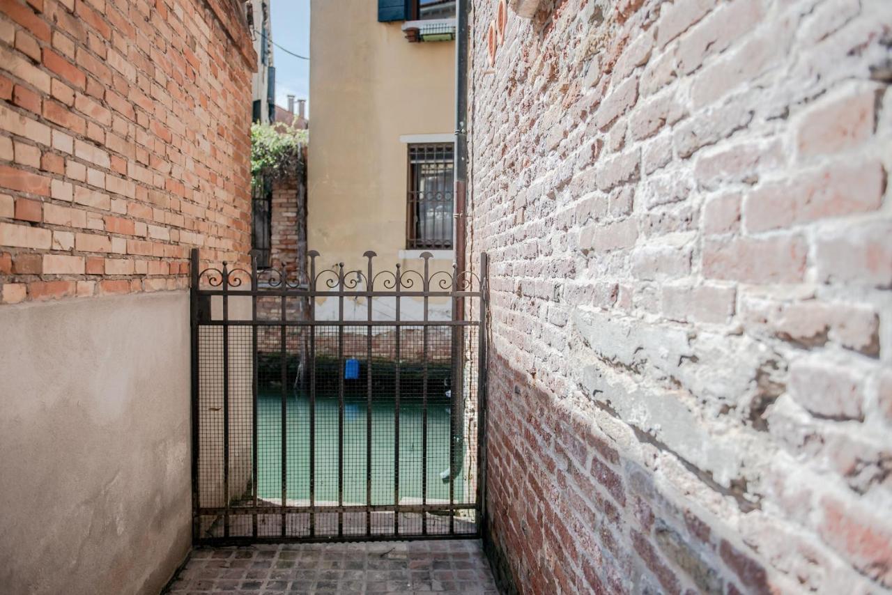 Gondola Rosa, Incantevole Vista Sul Canale Venedig Exterior foto