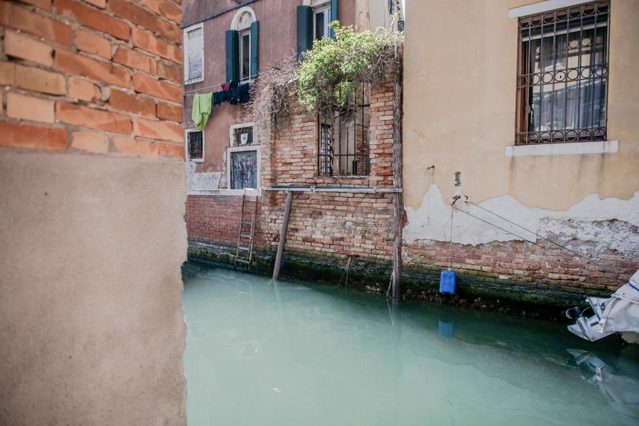 Gondola Rosa, Incantevole Vista Sul Canale Venedig Exterior foto